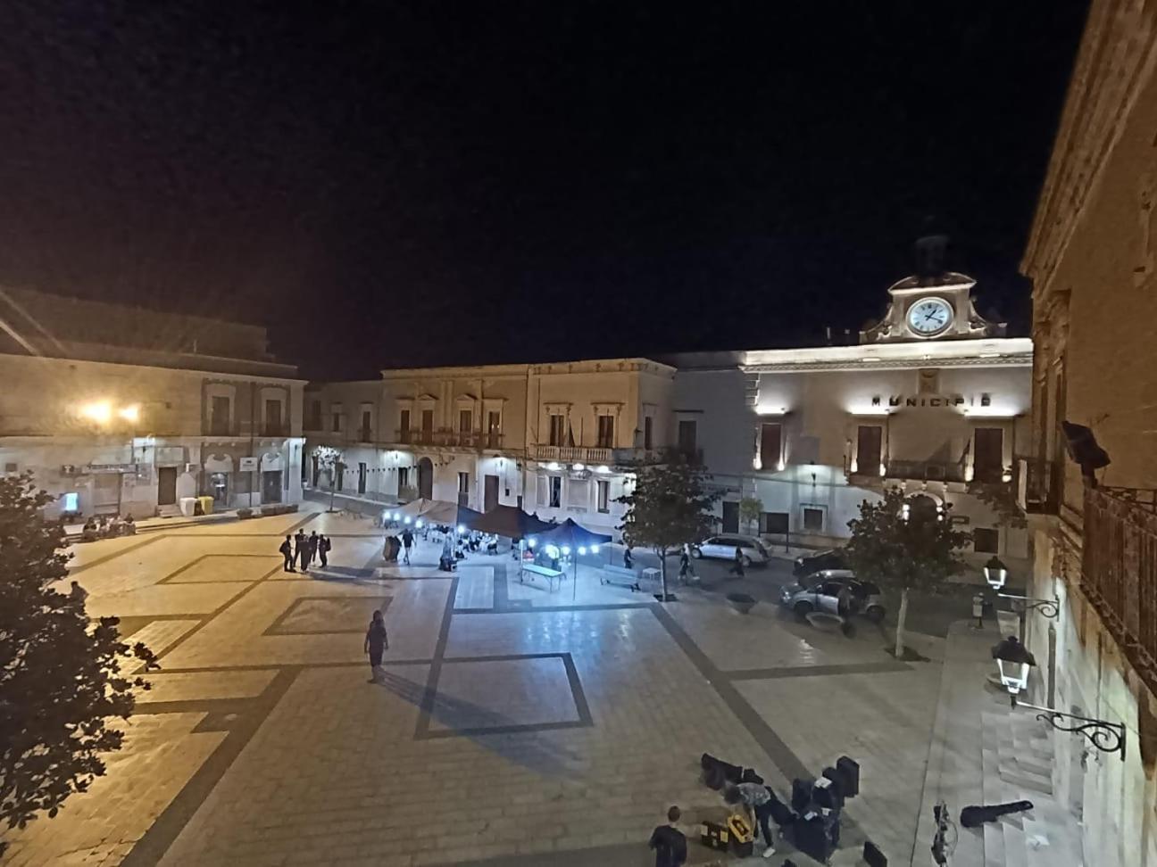 La Piazza San Giorgio Ionico Exterior foto