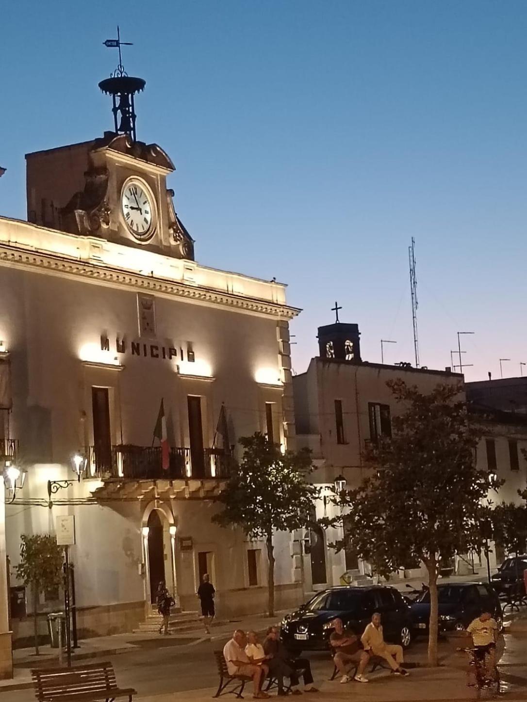 La Piazza San Giorgio Ionico Exterior foto
